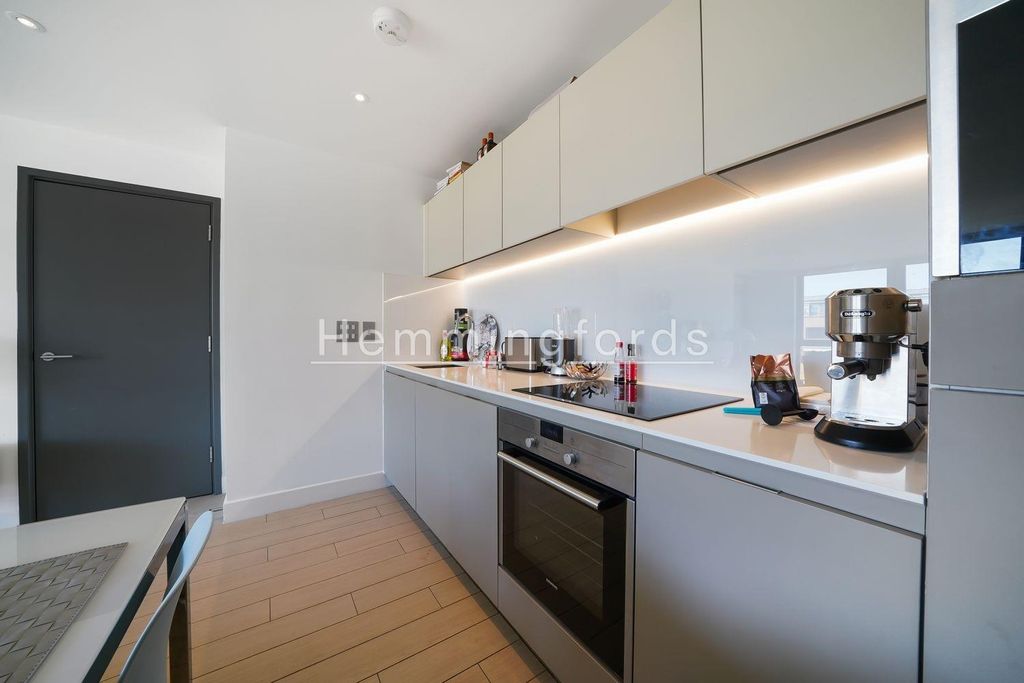 Property photo 2 of 10 Kitchen