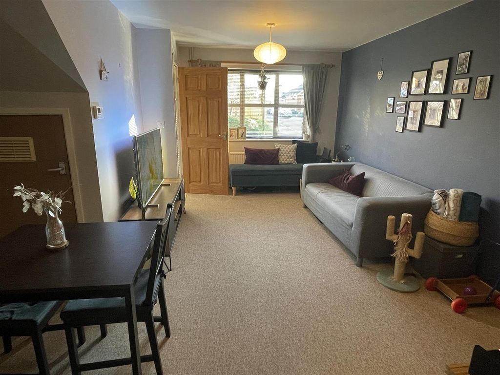 Property photo 2 of 9 Living Room