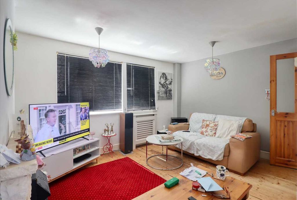 Property photo 2 of 11