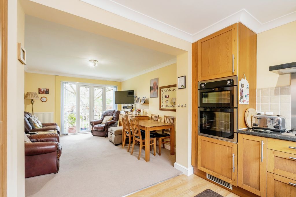 Property photo 3 of 15 Kitchen