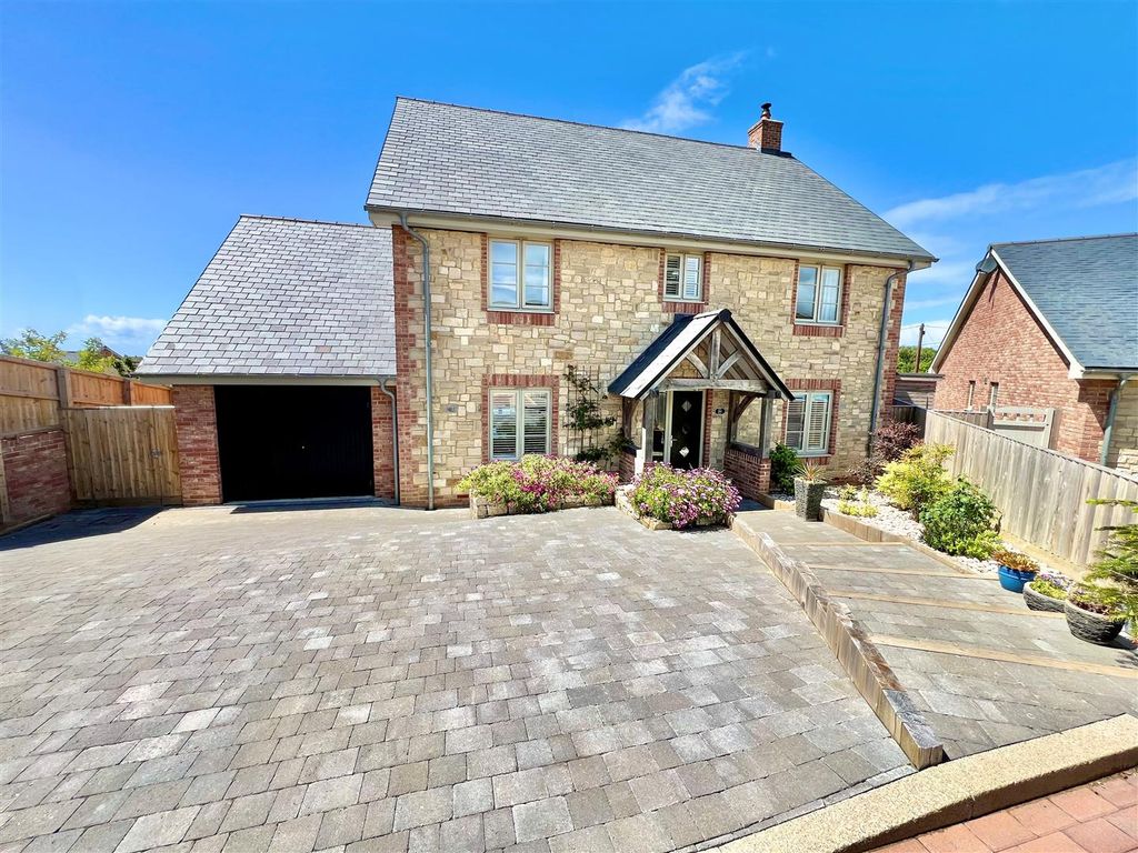 Property photo 1 of 50