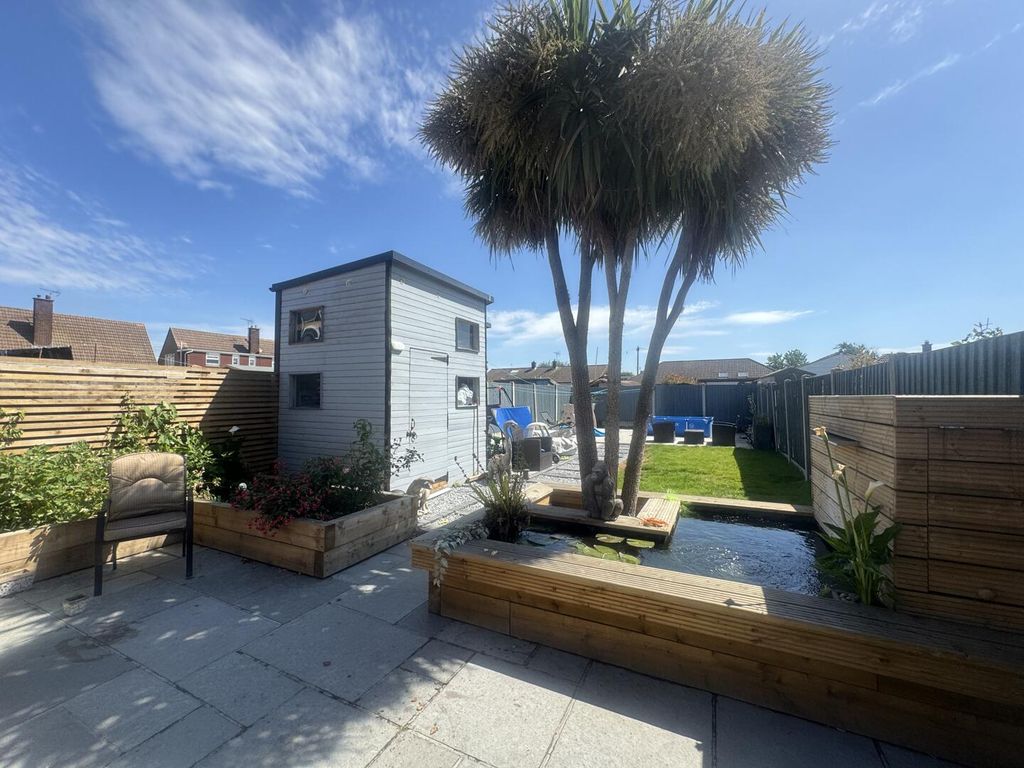 Property photo 2 of 31