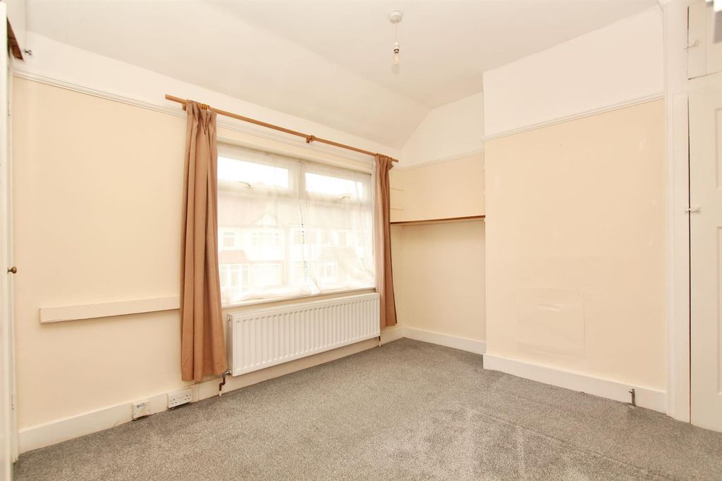 Property photo 1 of 15 Coombe Road, N22