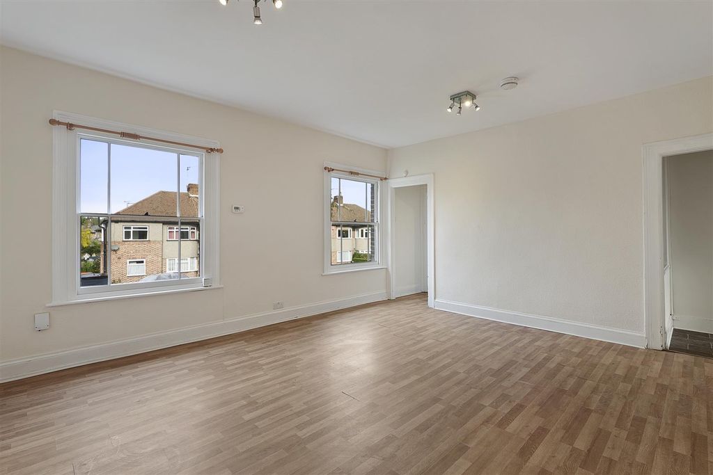 Property photo 1 of 6 2 Bedroom Apartment For Rent