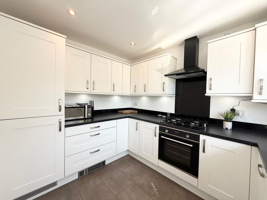 Property photo 2 of 17 Picture No. 14