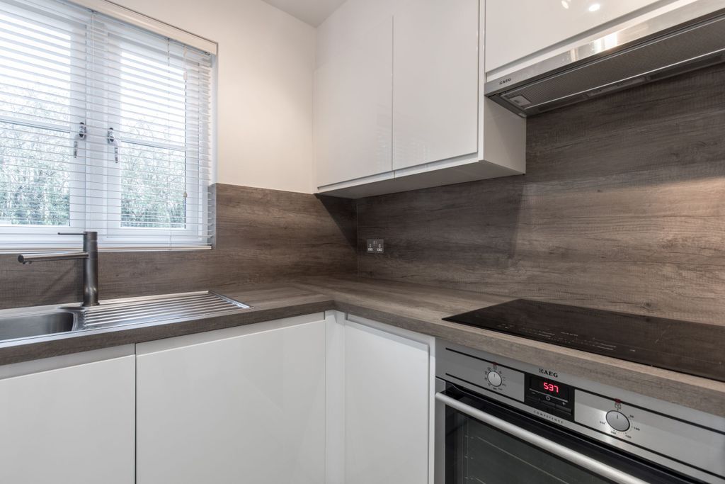 Property photo 1 of 11 Kitchen