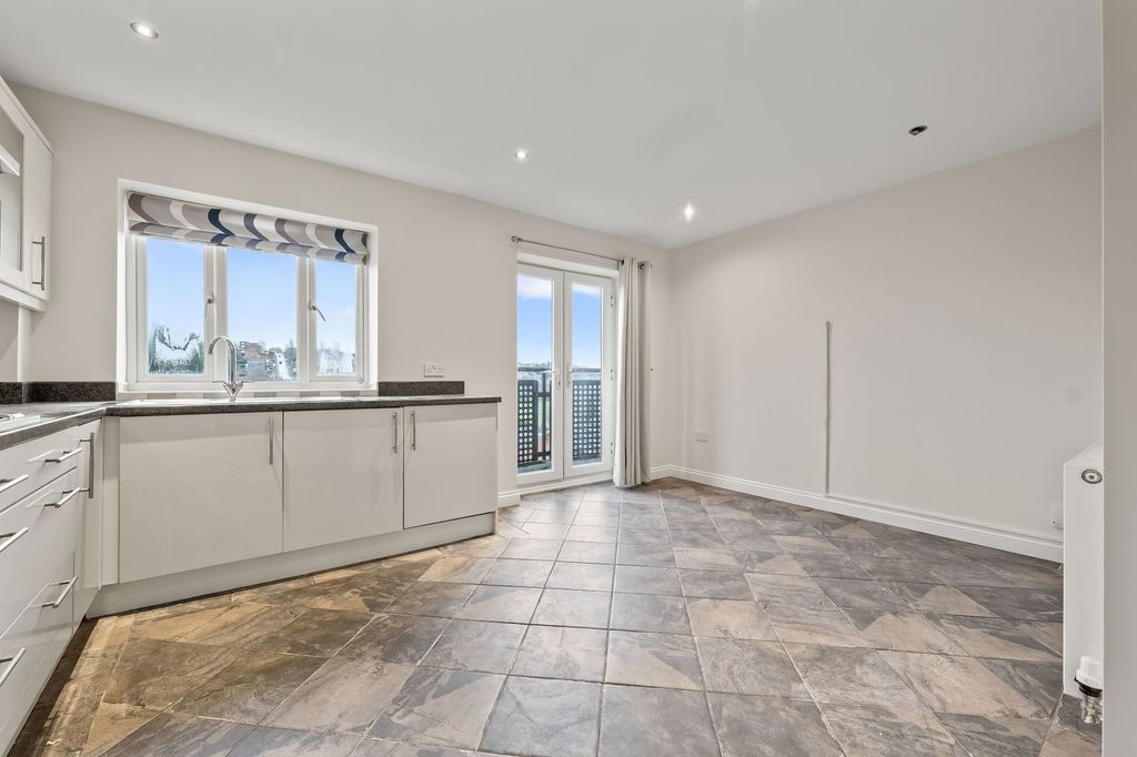 Property photo 3 of 24