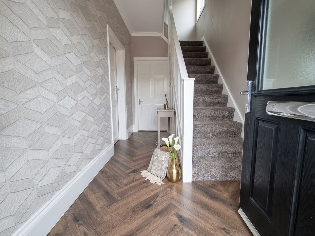 Property photo 2 of 18 Entrance