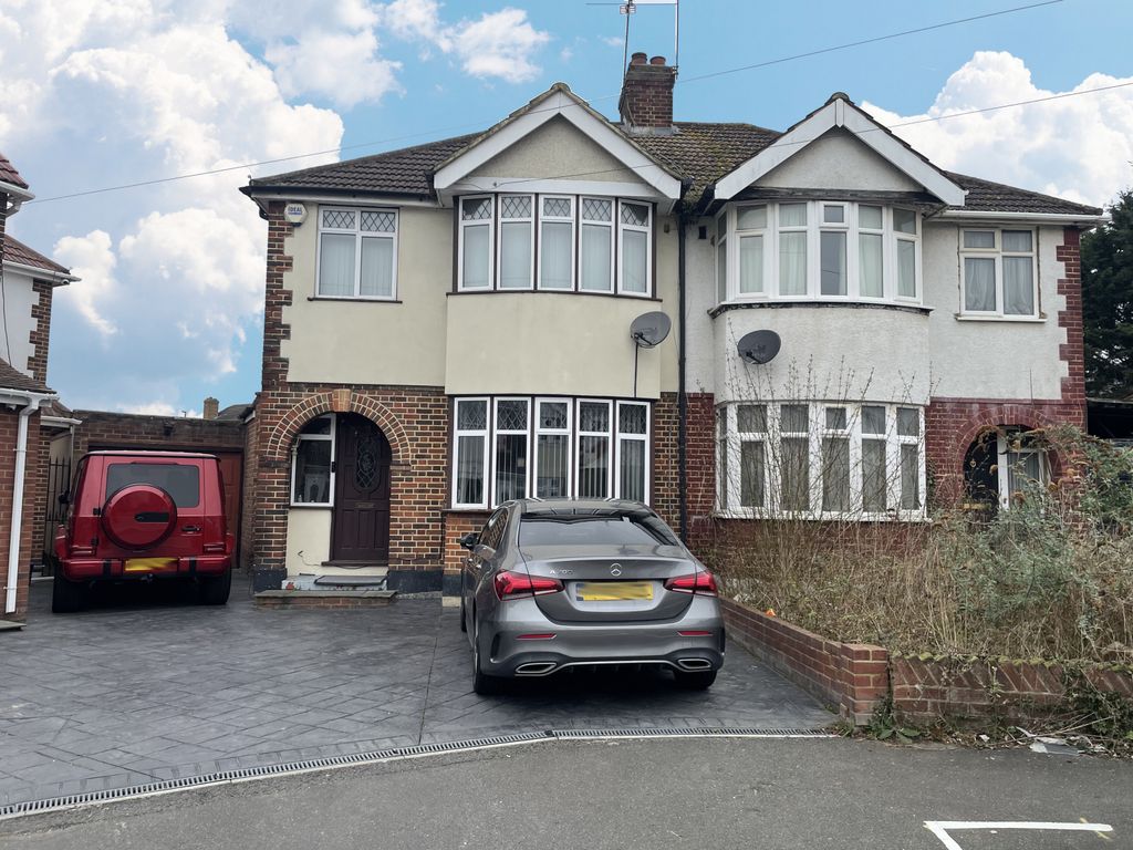Property photo 1 of 9 An Exceptional Three Bedroom Semi-Detached Family, With Two Bathrooms, Impressive Living Accommodation And A Garage.