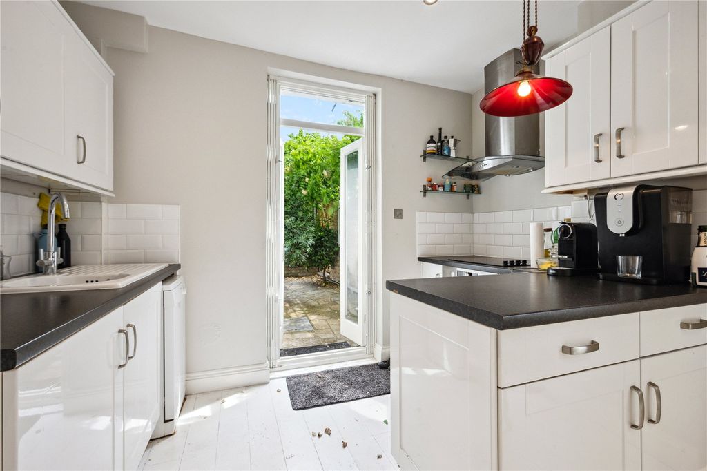 Property photo 2 of 9 Kitchen
