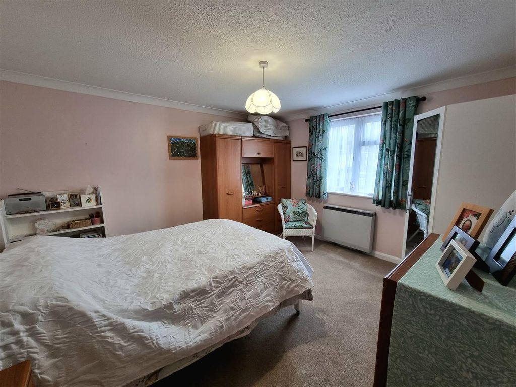 Additional image 4 of 2 bed flat for saleTavistock Road, Launceston PL15