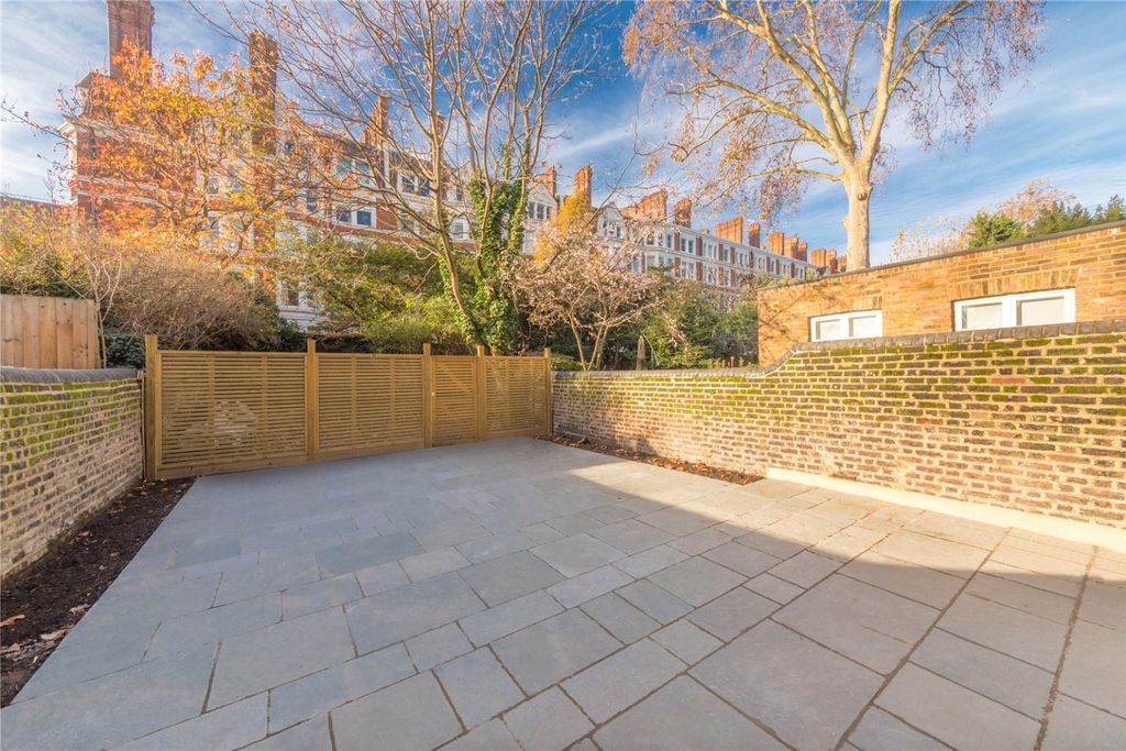 Property photo 2 of 13 998703
