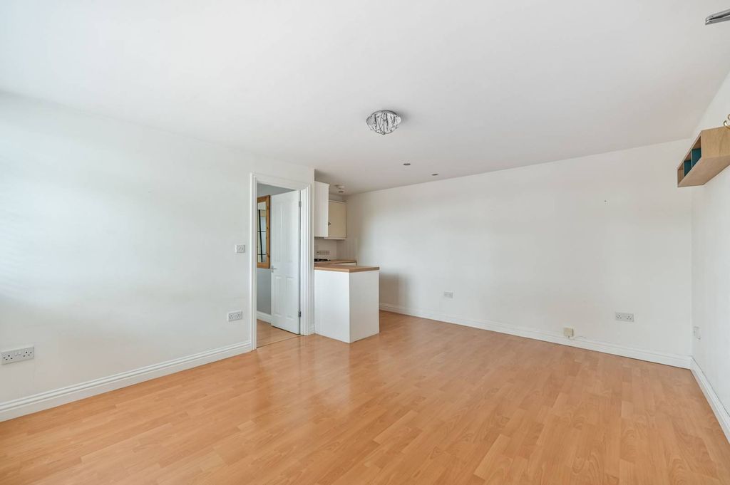 Property photo 3 of 7