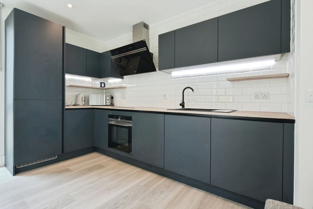 Property photo 2 of 20 Pbox-Img.Jpg