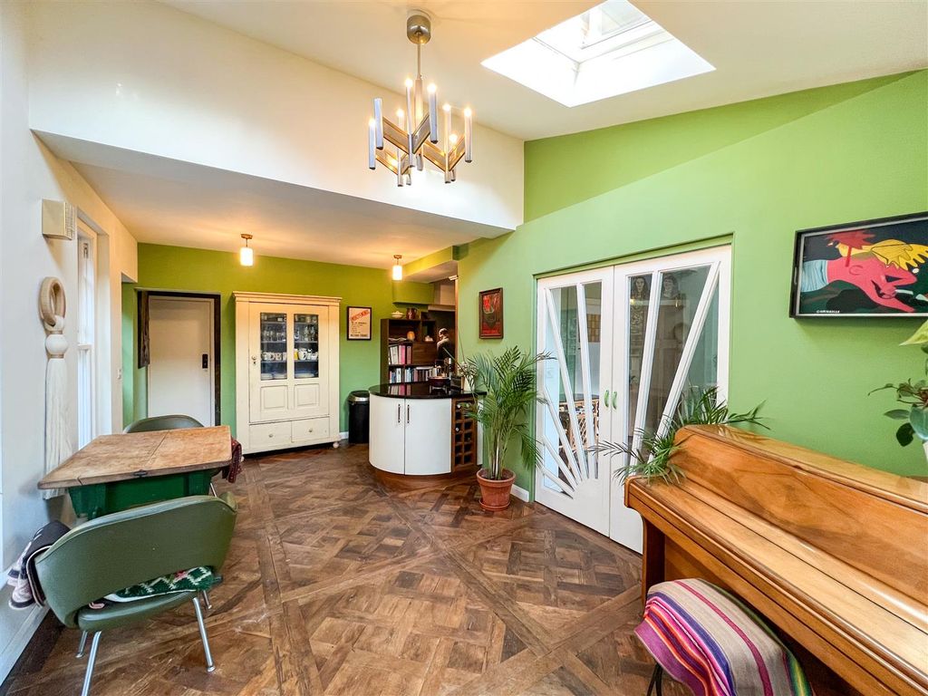 Property photo 2 of 44