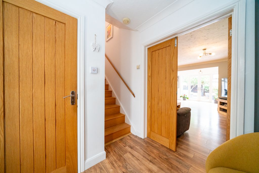 Property photo 2 of 20 5-Plough-Close-4