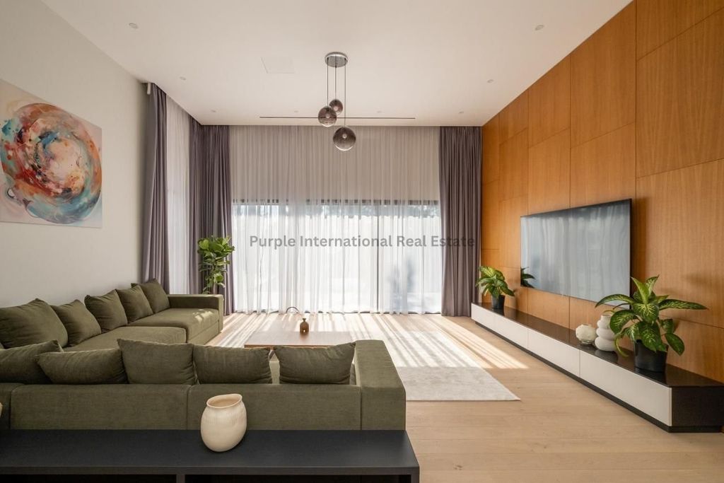 Property photo 2 of 41