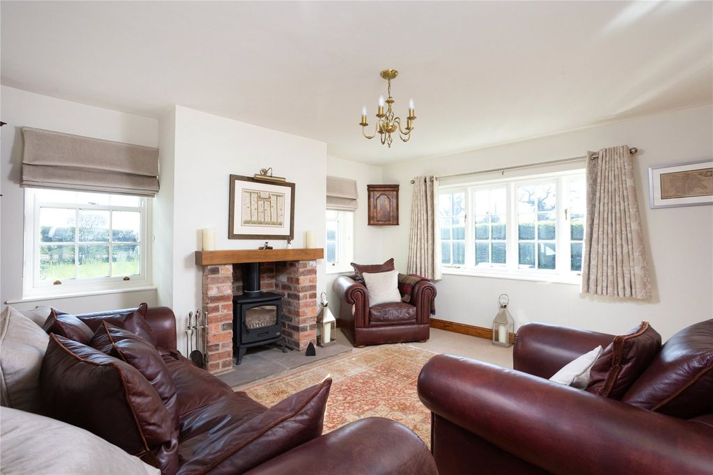 Property photo 3 of 18 Sitting Room