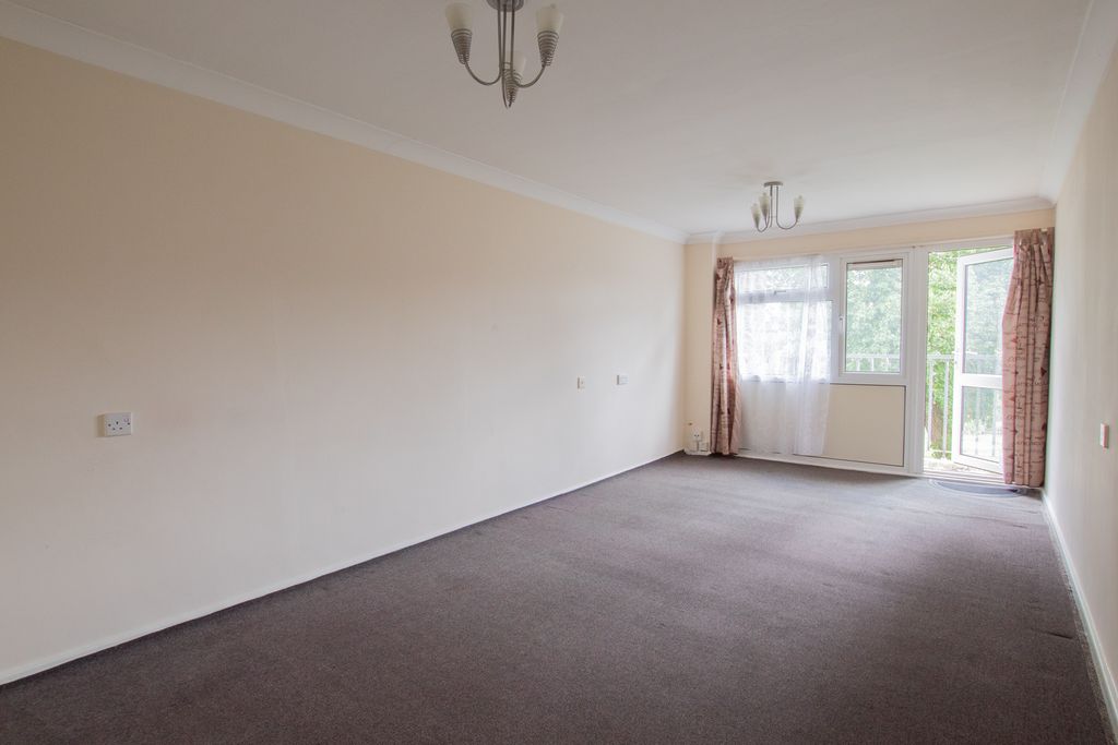 Property photo 2 of 7 Living Room