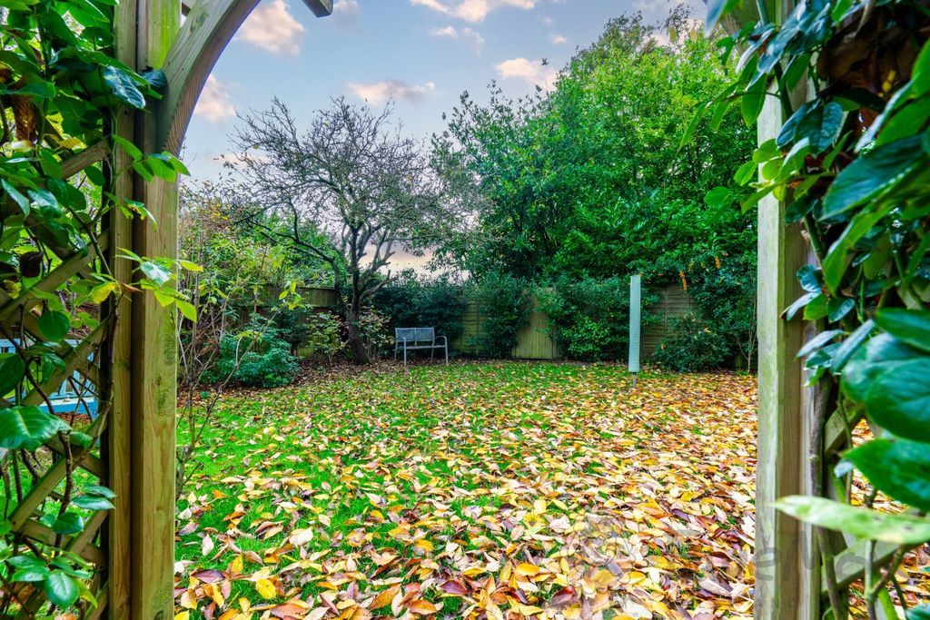 Property photo 3 of 12 Non-Overlooked Garden