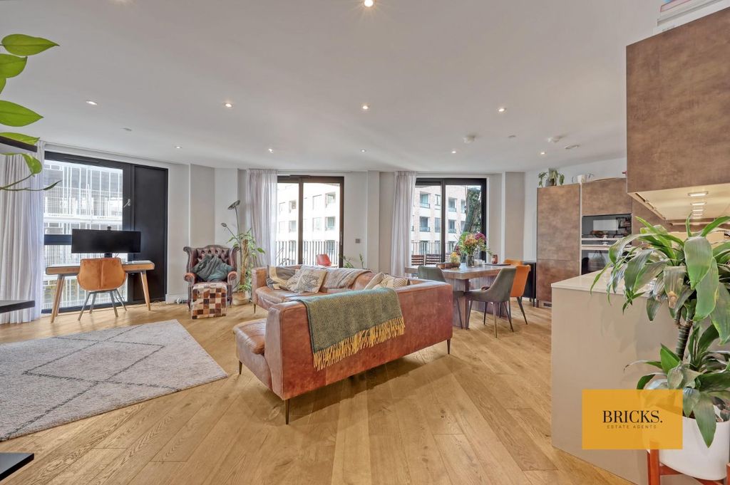 Property photo 2 of 35