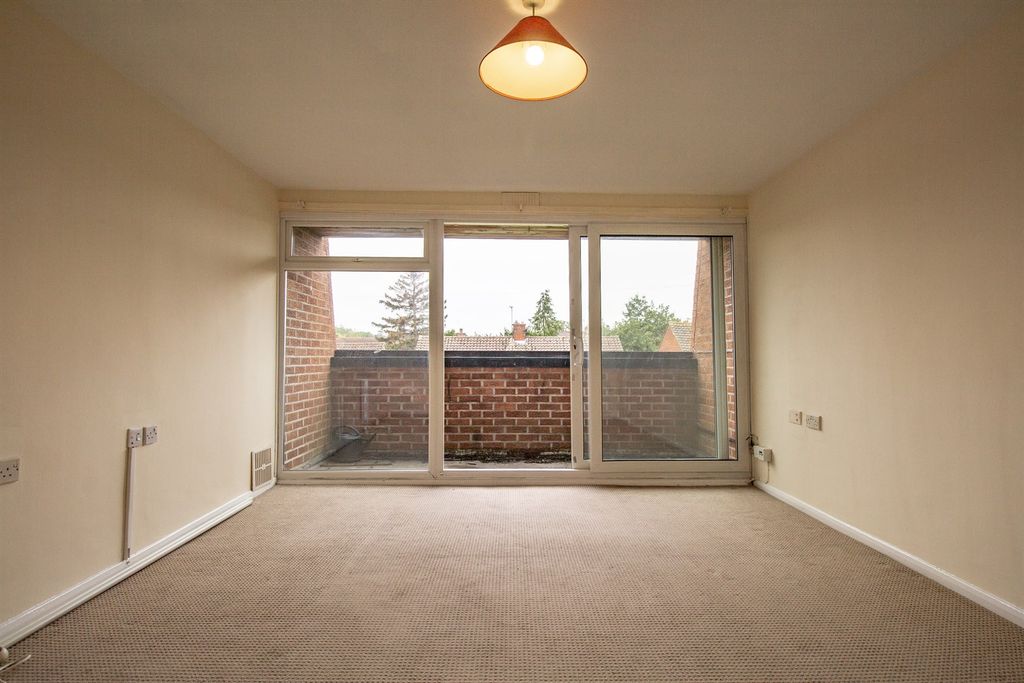 Property photo 1 of 23 Lounge