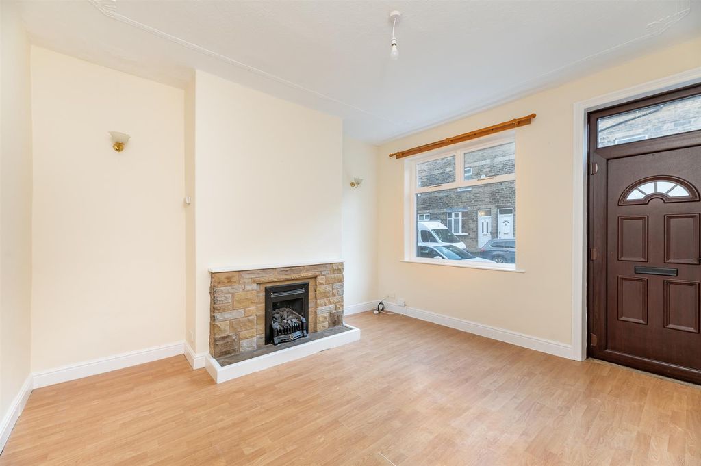 Property photo 2 of 22 Sitting Room