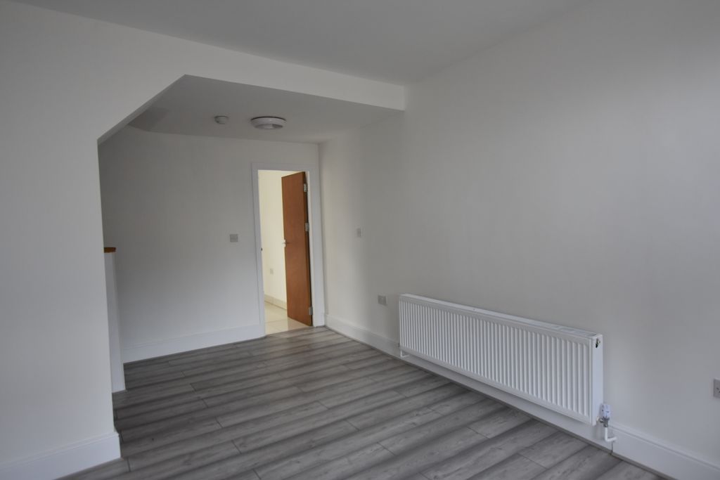 Property photo 3 of 23 Photo 9