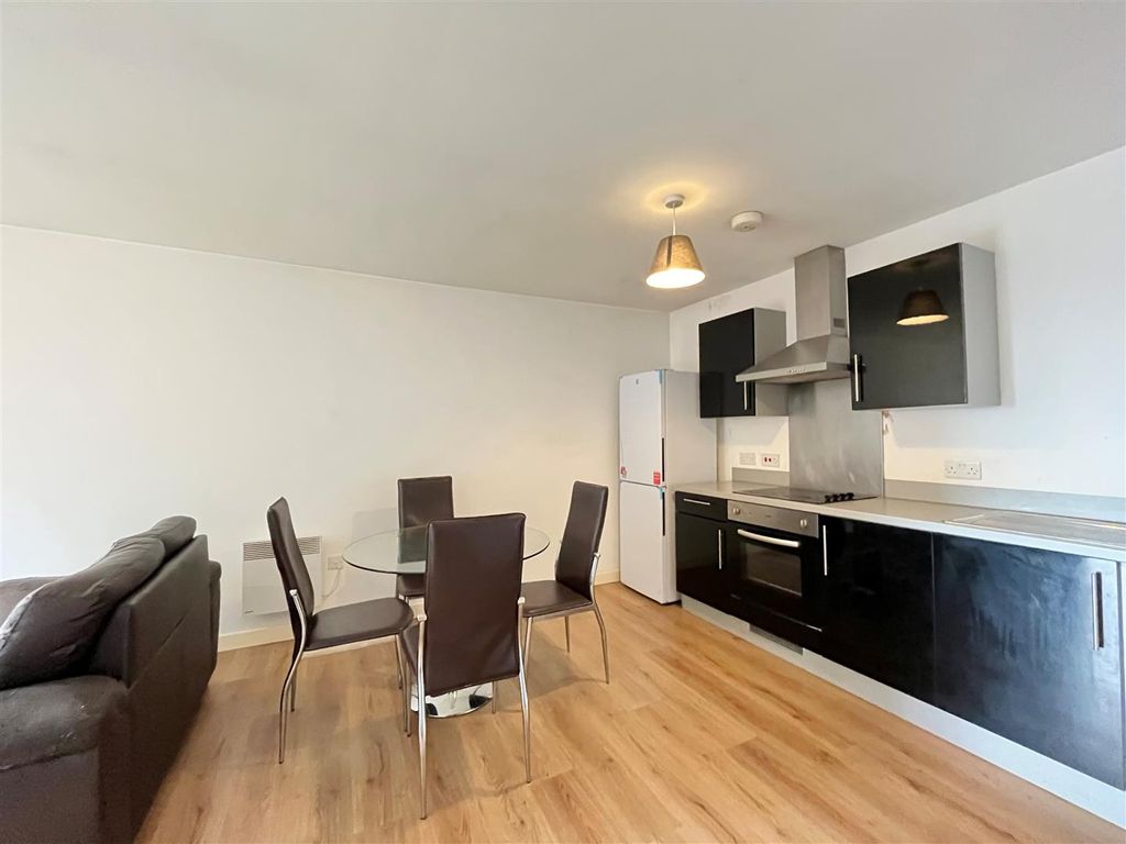Property photo 2 of 8