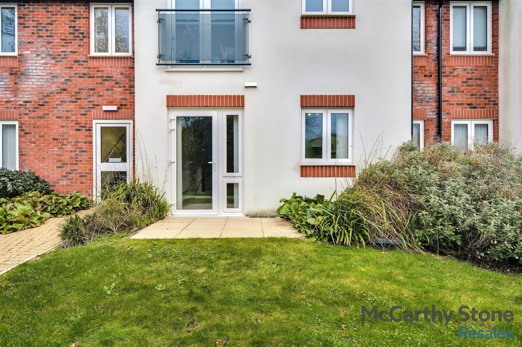 Property photo 1 of 19 8631458-Exterior02.Jpg