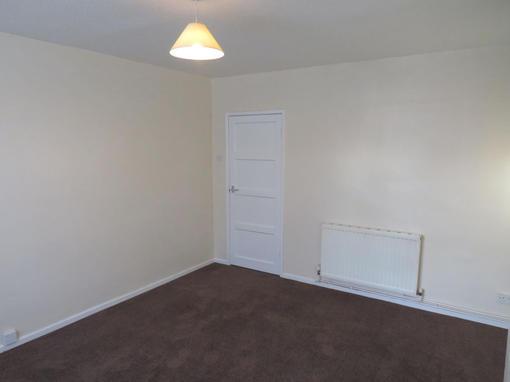 Property photo 2 of 11 Living Room