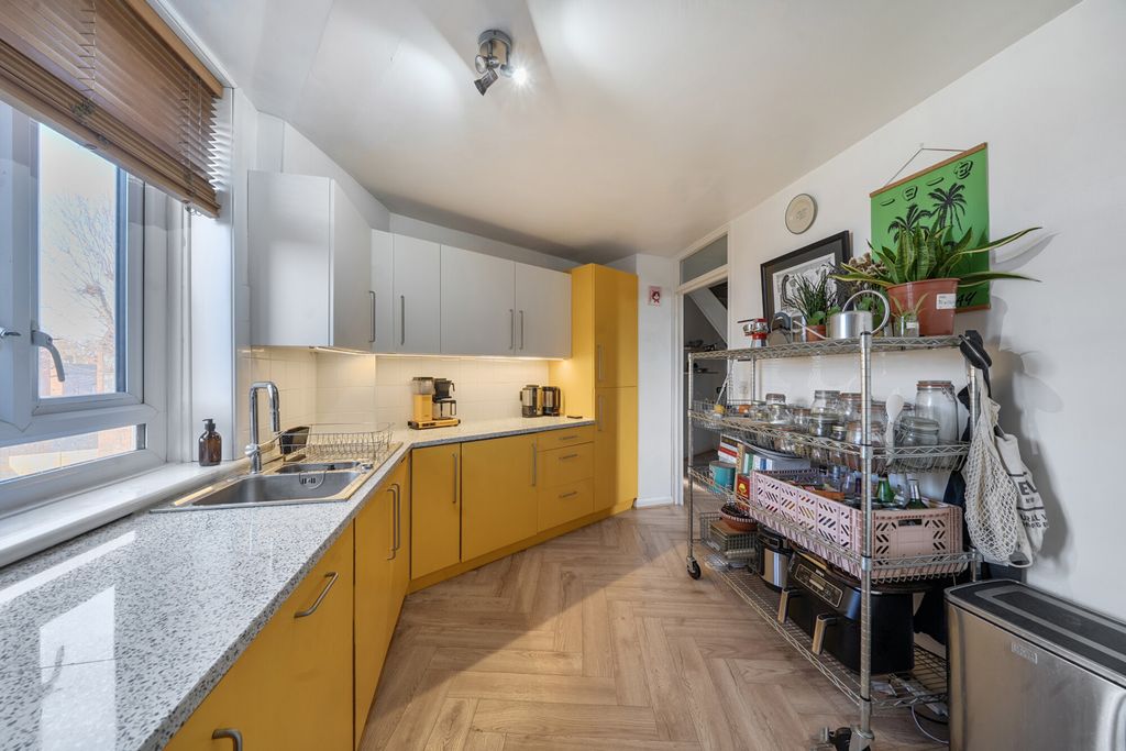 Property photo 2 of 19 Kitchen