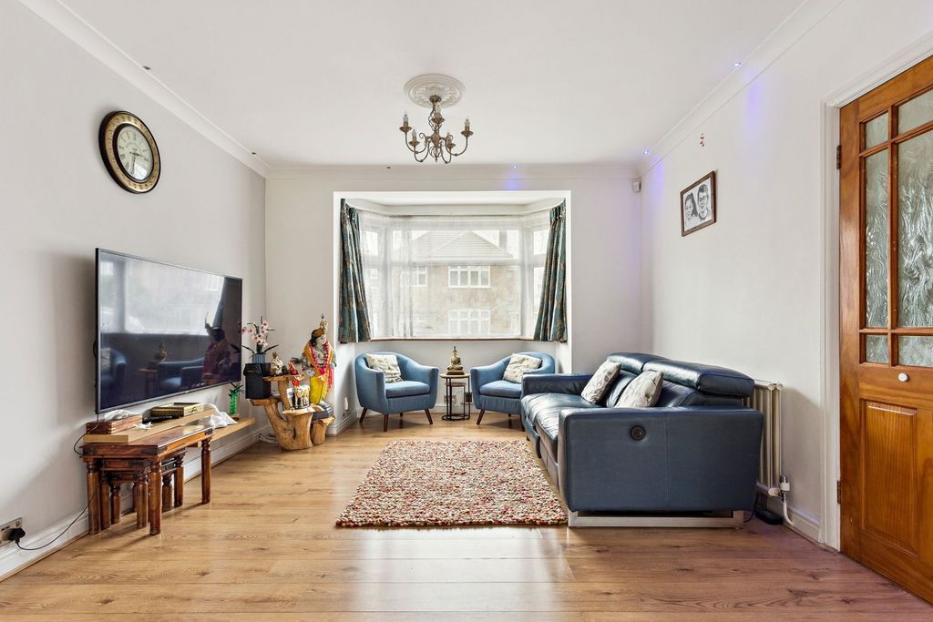 Property photo 2 of 25