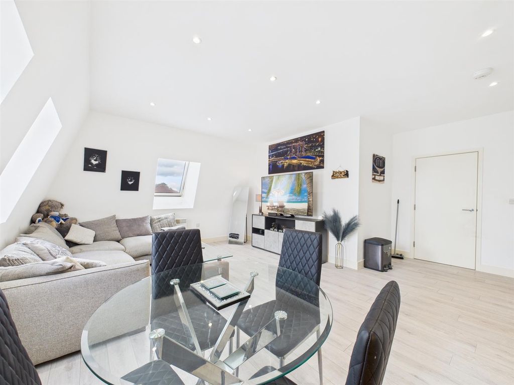 Property photo 3 of 11 Cam02435G0-Pr0064-Still006.Jpg