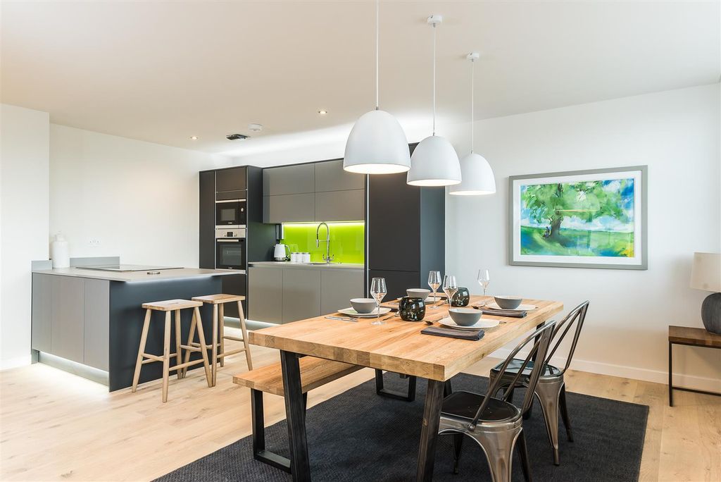 Property photo 2 of 11 8236576-Interior08-Max.Jpg