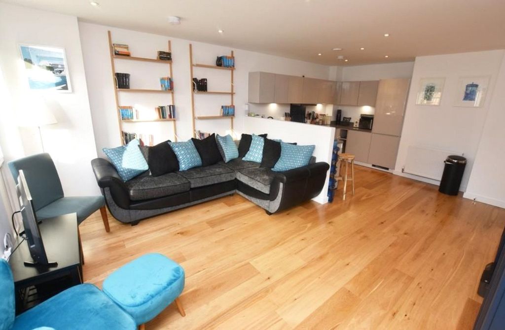 Property photo 2 of 8 Picture No. 14