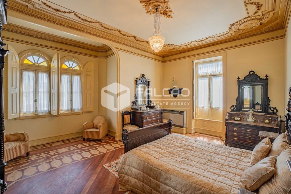 Property photo 2 of 130