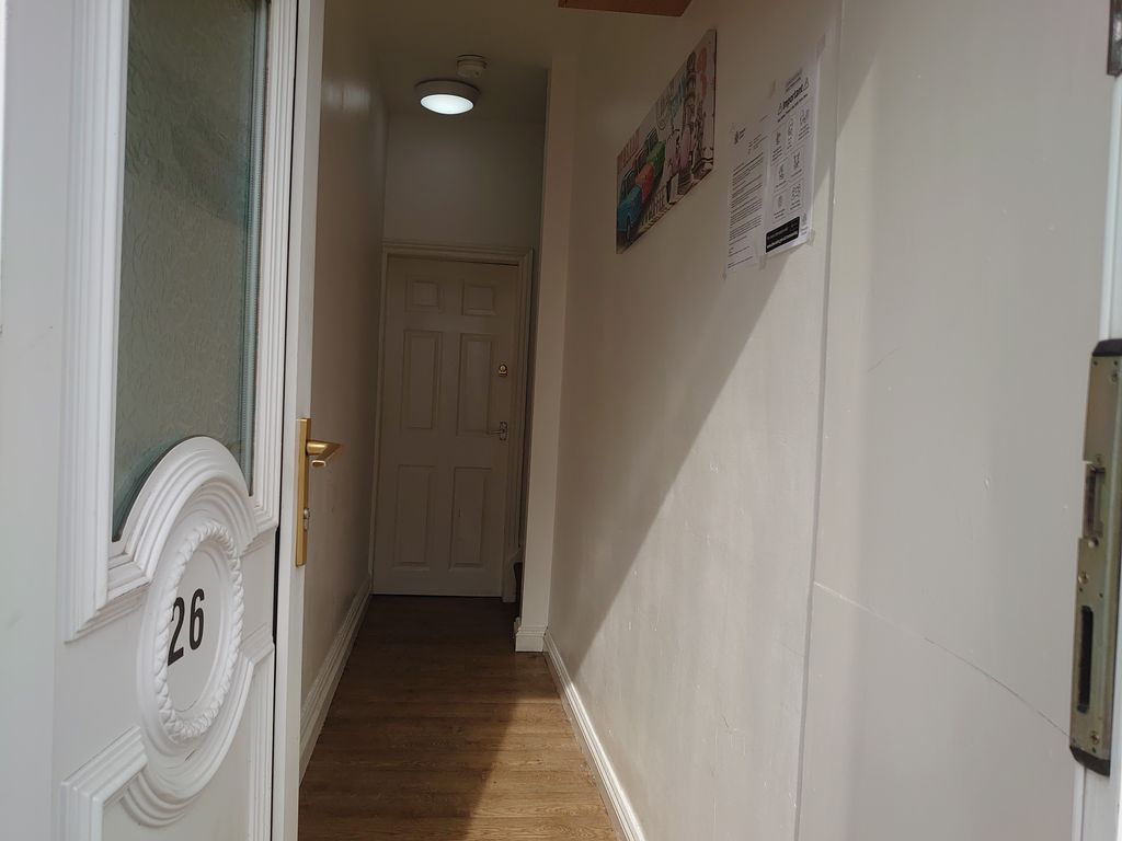 Property photo 2 of 7 Entrance Hall