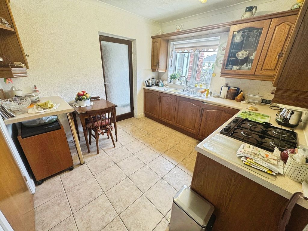 Property photo 3 of 15 Breakfast/Kitchen