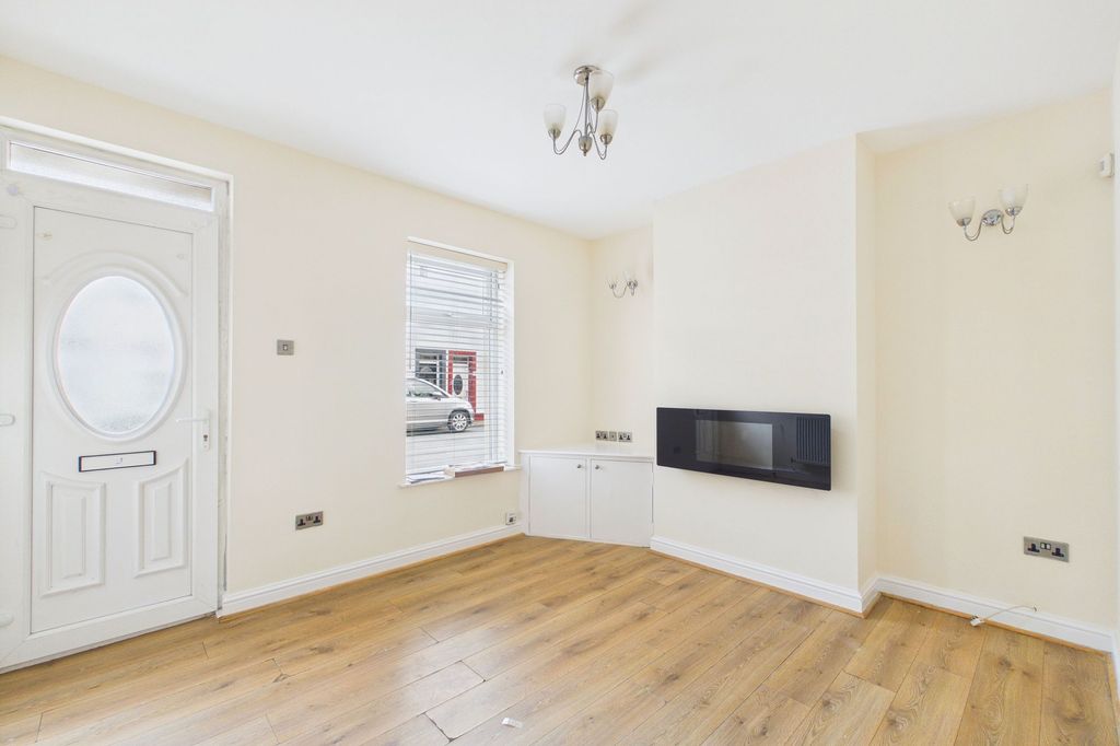 Property photo 3 of 12