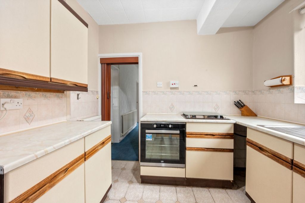 Property photo 3 of 31