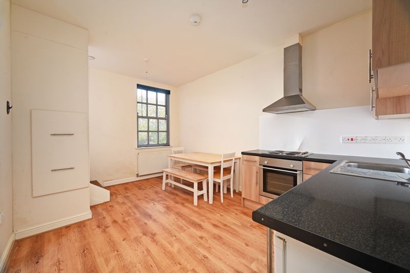 Property photo 2 of 9 Living Space