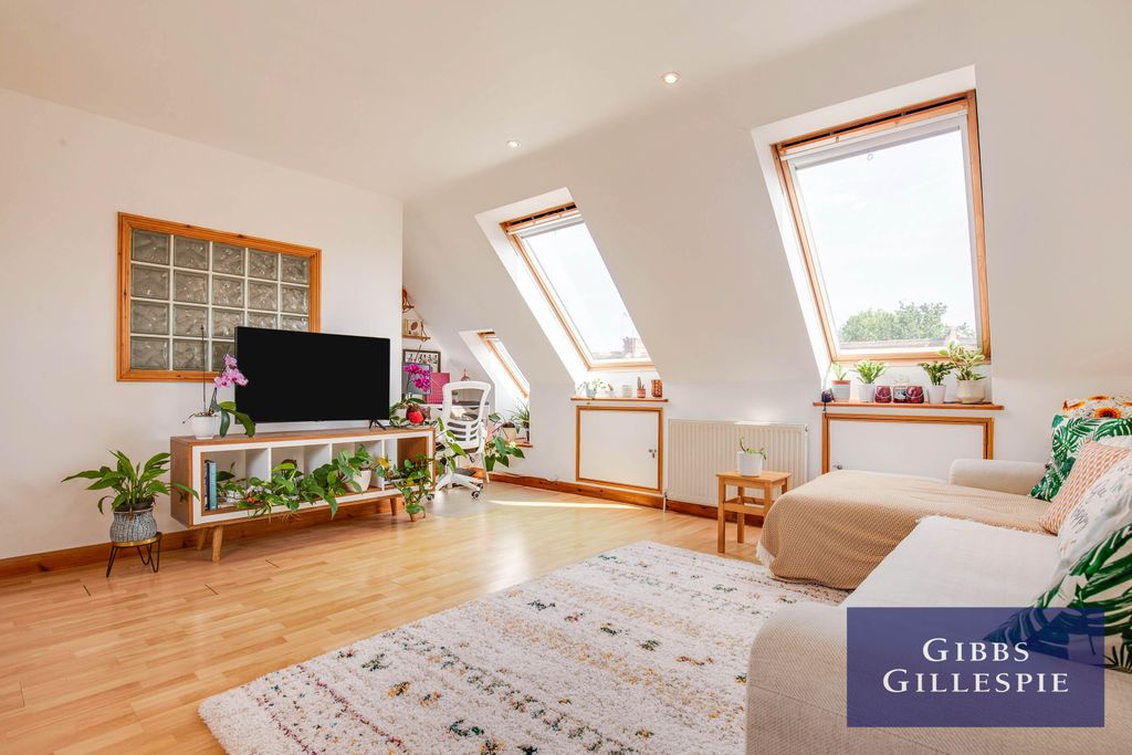 Property photo 1 of 9 Living