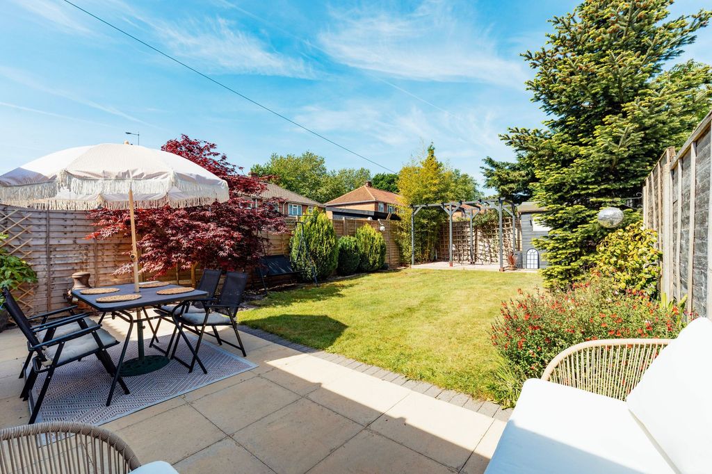 Property photo 2 of 27