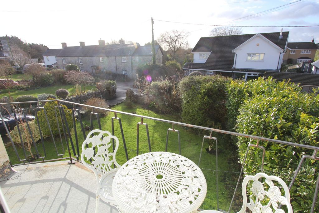 Property photo 3 of 32