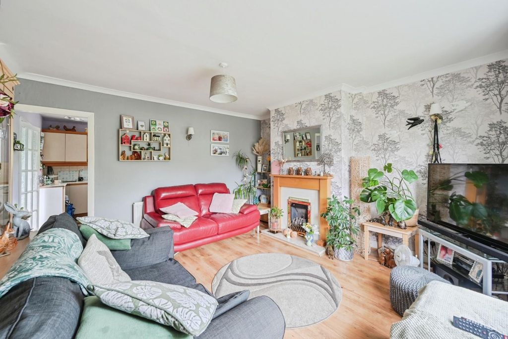 Property photo 3 of 20 50Dovehousefields-9.Jpg