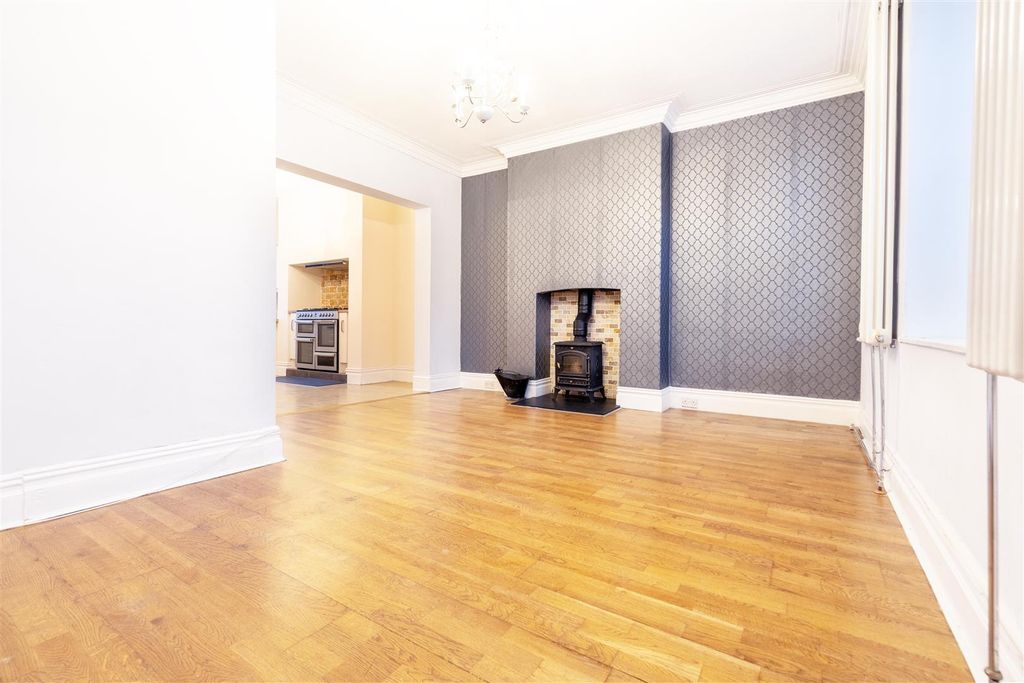 Property photo 2 of 7 Living Room