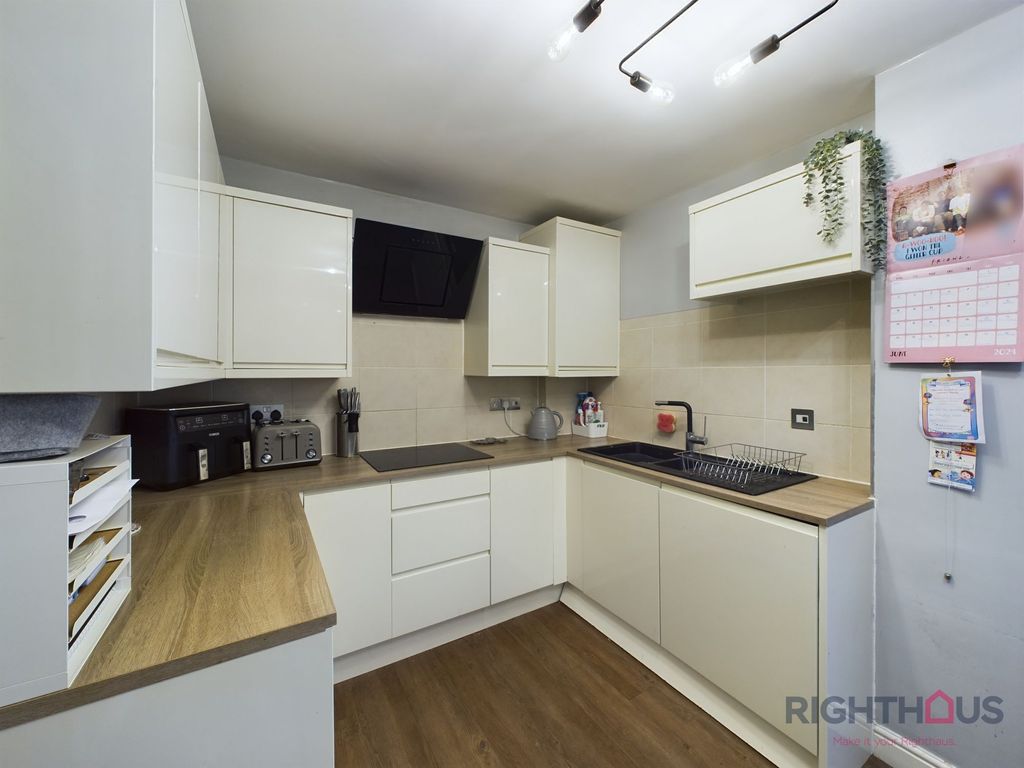 Property photo 3 of 22