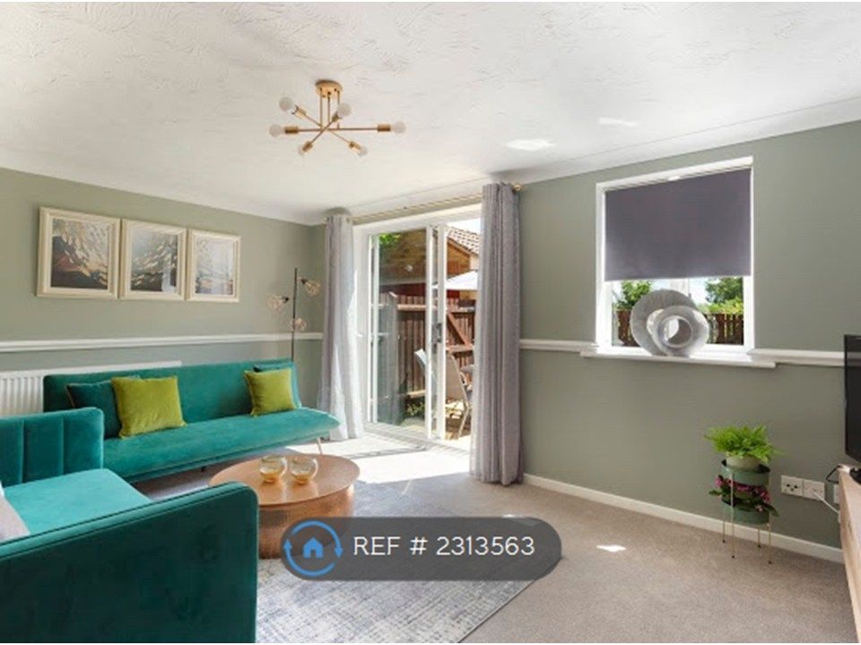 Property photo 1 of 17 Lounge