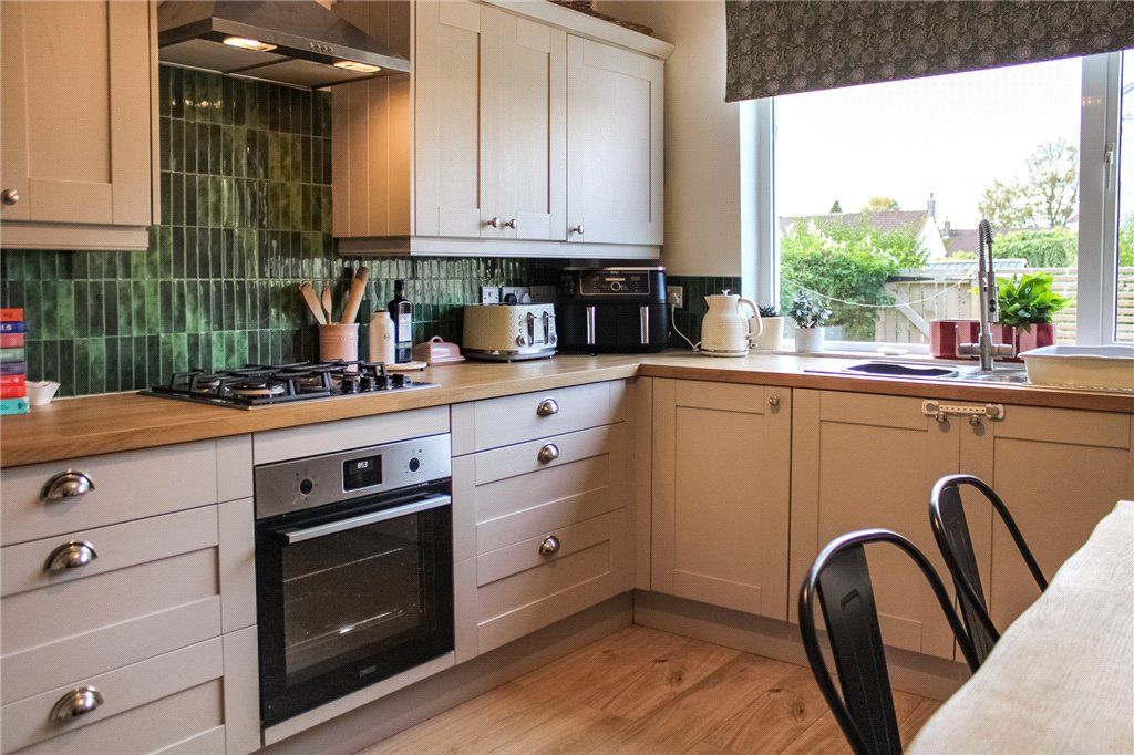 Property photo 2 of 11 Dining Kitchen